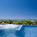 Yria Island Boutique & فندق 5*