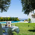 فندق Yria Island Boutique &