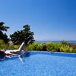 فندق Yria Island Boutique & 5*