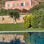 فندق Yria Island Boutique &