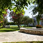 Yria Island Boutique & فندق Parasporos