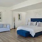 Yria Island Boutique & فندق