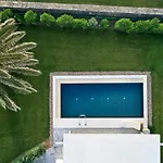 فندق Yria Island Boutique &