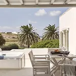Yria Island Boutique & فندق