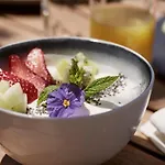 Yria Island Boutique & فندق Parasporos
