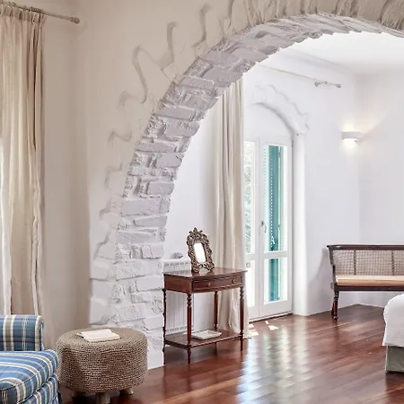 Hotel Yria Island Boutique & Parasporos