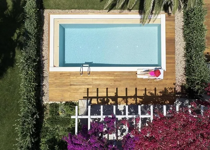 Yria Island Boutique & Параспорос