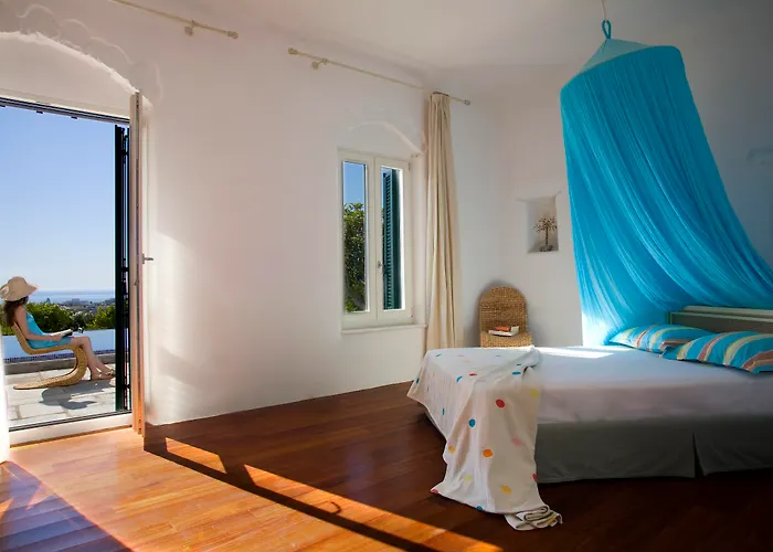 Yria Island Boutique & Отель