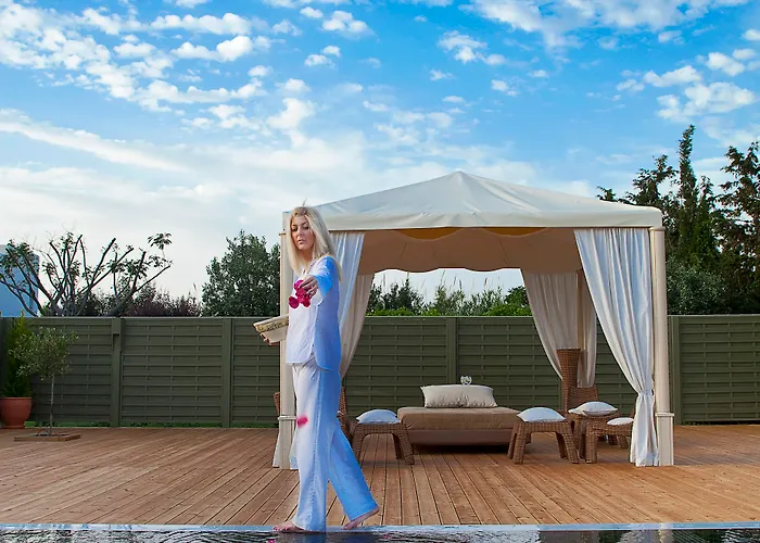 Отель Yria Island Boutique & Параспорос