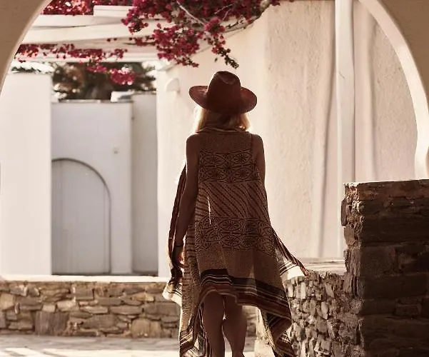 Yria Island Boutique & 5* Параспорос