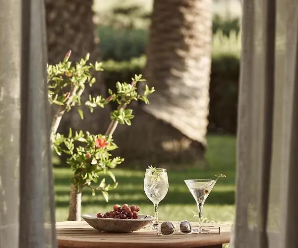 Yria Island Boutique & Параспорос