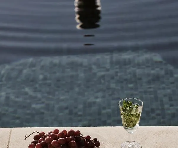 Yria Island Boutique & 5*