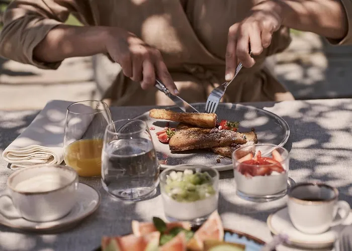 Yria Island Boutique & Отель