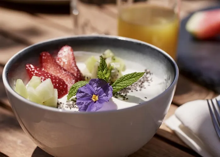 Yria Island Boutique & Отель Параспорос