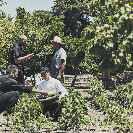 Yria Island Boutique & Παράσπορος
