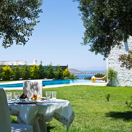 Hotel Yria Island Boutique &