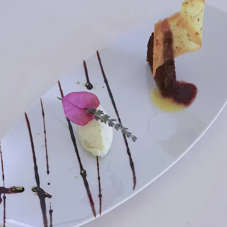 Yria Island Boutique & Hotel Parasporos