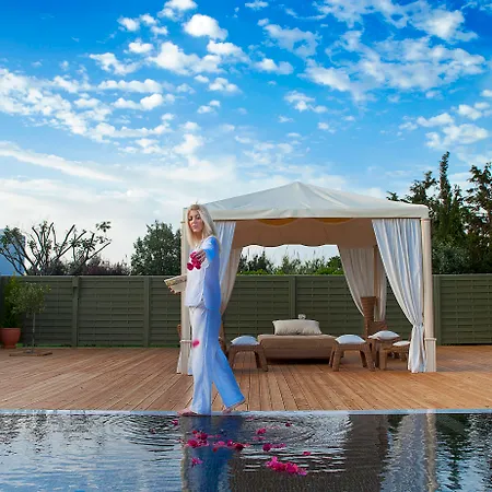 Hotel Yria Island Boutique & Parasporos