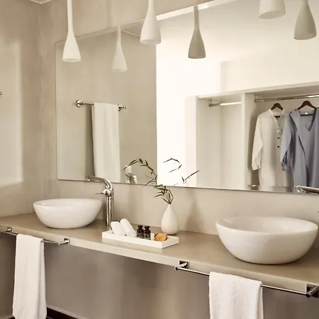 Hotel Yria Island Boutique & Parasporos