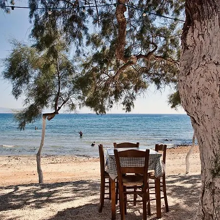 Yria Island Boutique & 5* Parasporos
