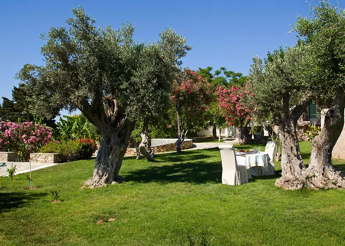 Yria Island Boutique & 5* Parasporos