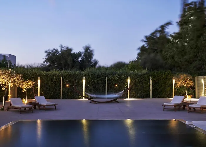 Yria Island Boutique & 5* Parasporos